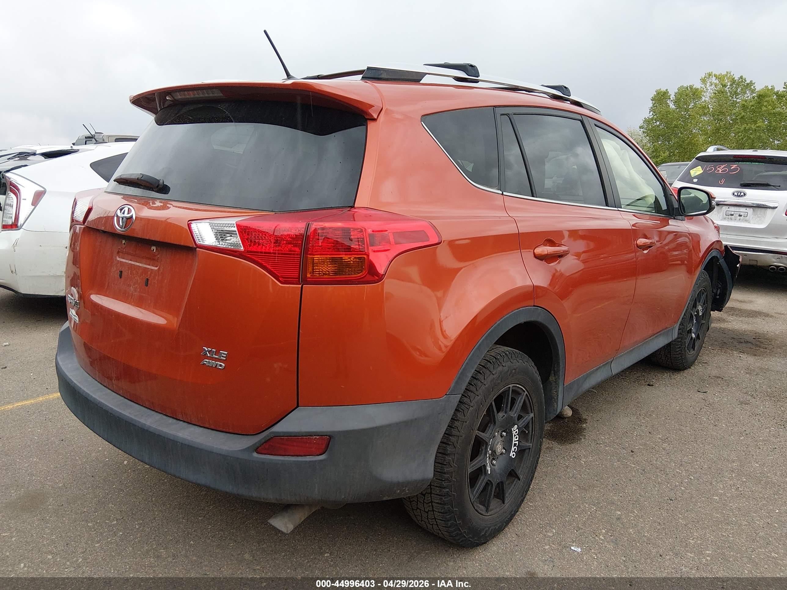 2015 TOYOTA RAV 4 — VIN JTMRFREV4FD114969 — photo 4